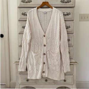 Crown & Ivy Cream Cable Knit Pocketed Cardigan